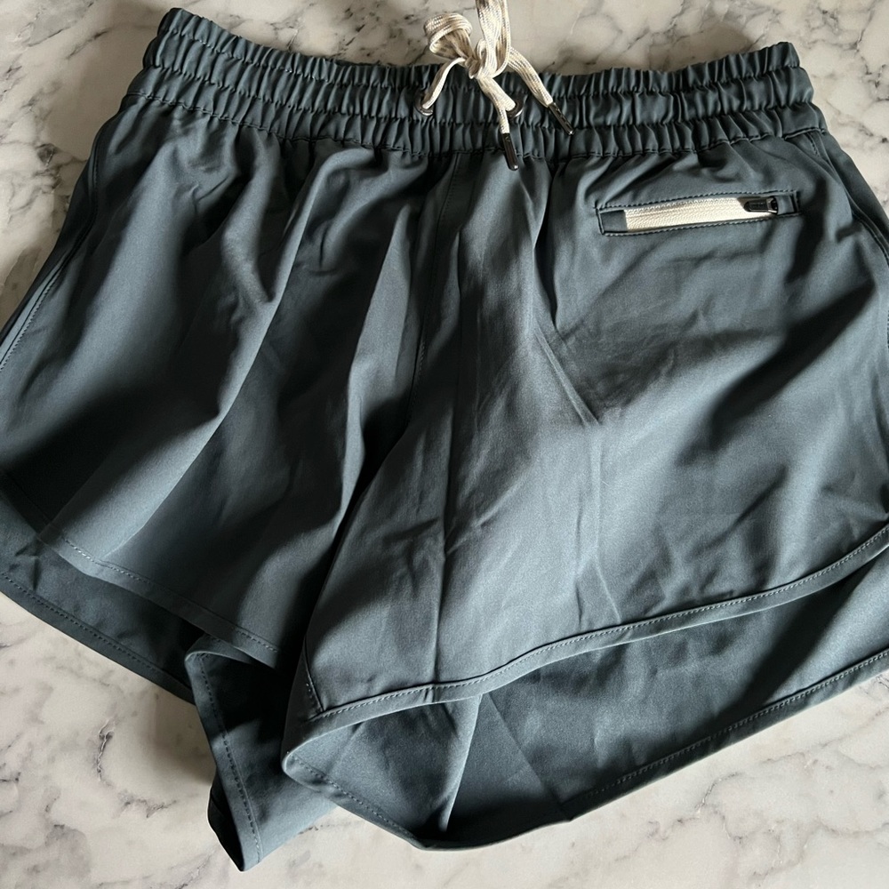 Vuori XS shorts - NWT